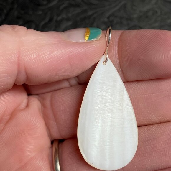 Hunting Labrador Retriever Dog Mother of Pearl Pendant - Picture 7 of 9